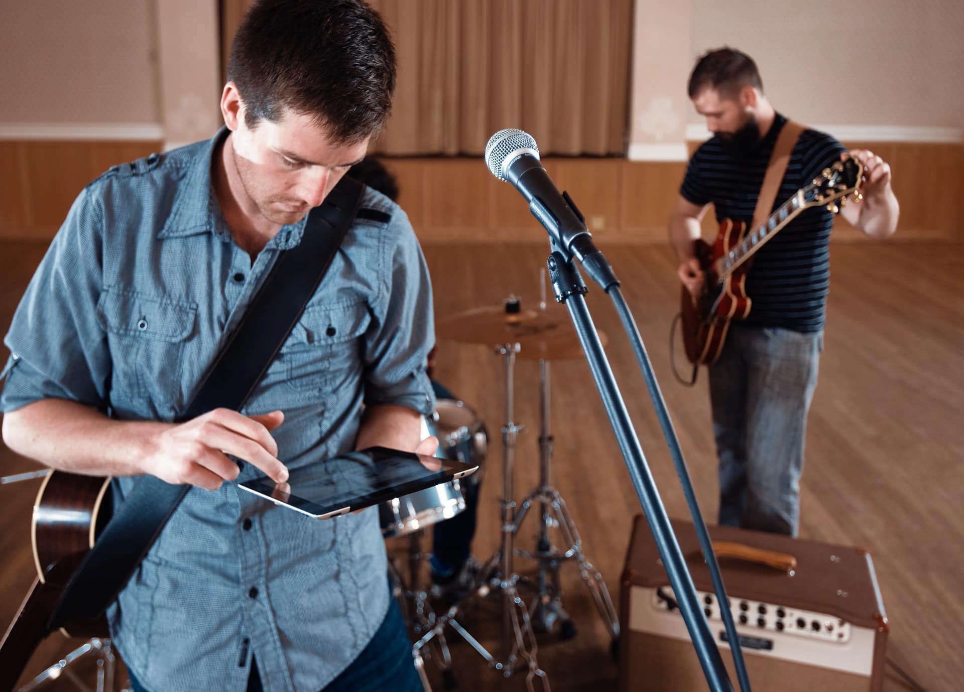 Church Worship Leader transposing songs on iPad app